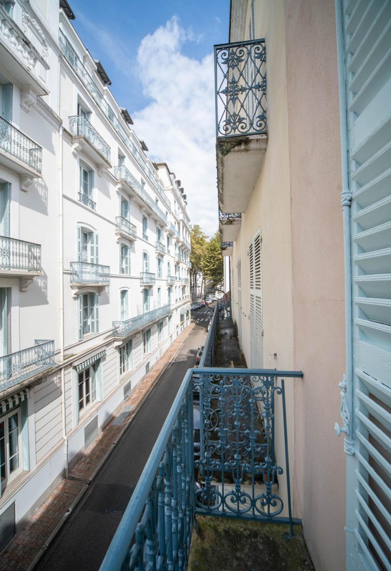 Residence Serbie - Appartements Design Et Climatises En Centre Ville วิชี ภายนอก รูปภาพ