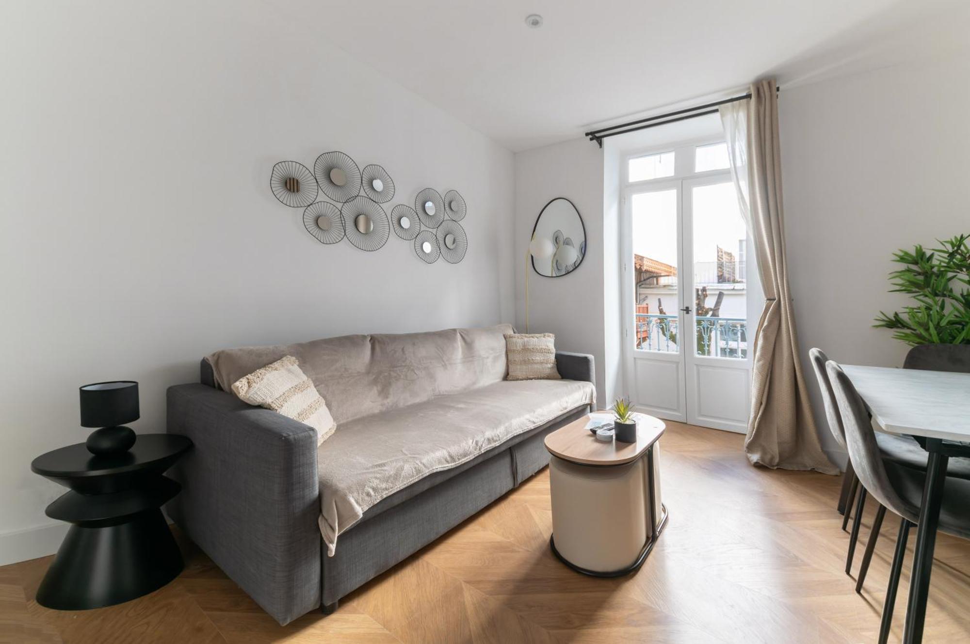 Residence Serbie - Appartements Design Et Climatises En Centre Ville วิชี ภายนอก รูปภาพ