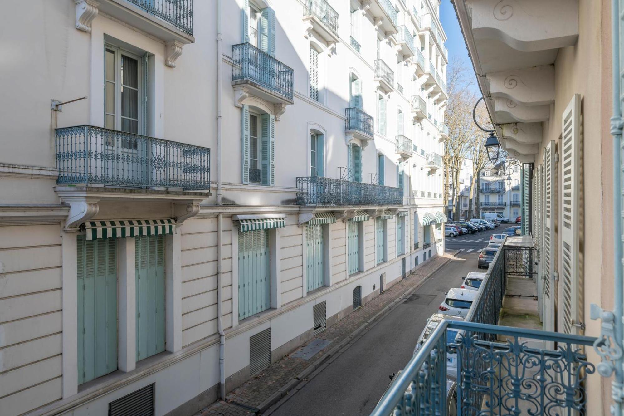 Residence Serbie - Appartements Design Et Climatises En Centre Ville วิชี ภายนอก รูปภาพ